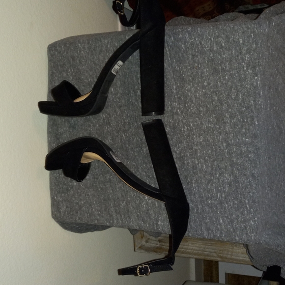 Shoes - Picture 3 of 4